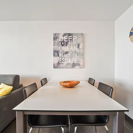 Spacious With Sea View Appartement